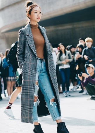 Comment porter un pull à col roulé marron