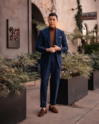 Comment porter un pull à col roulé marron pour un style elégantes