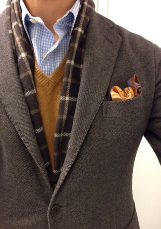 Comment porter un pull à col en v marron