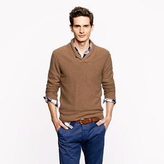 Comment porter un pull à col en v marron