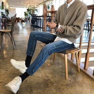 Comment porter un pull à col en v marron