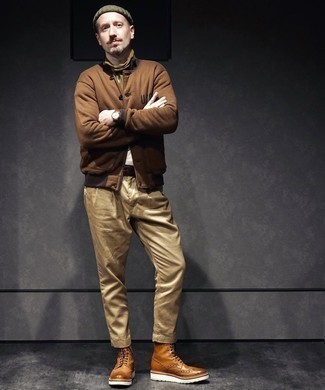 Comment porter une veste universitaire marron