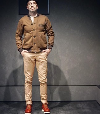 Comment porter une veste universitaire marron