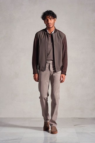 Comment porter une veste universitaire marron