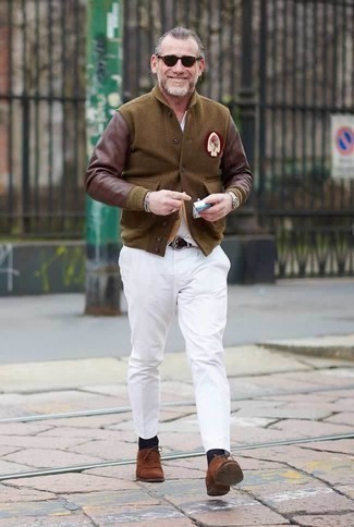 Comment porter une veste universitaire marron