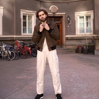 Comment porter une veste universitaire marron