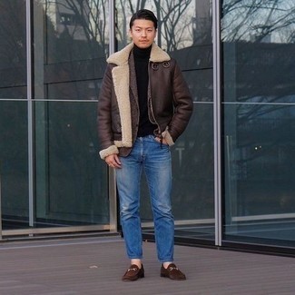 Comment porter une veste en laine marron pour un style chic decontractés quand il fait froid
