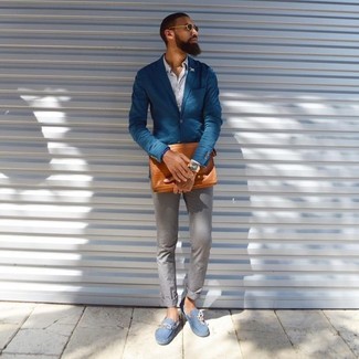 Comment porter une pochette marron pour un style chic decontractés