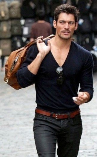 Comment porter une ceinture bordeaux quand il fait chaud