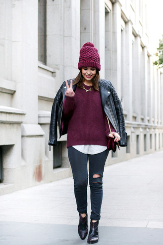 Comment porter un pull à col rond bordeaux