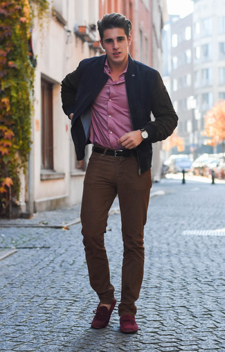 Comment porter des mocassins bordeaux
