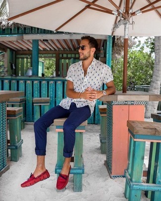 Comment porter des mocassins bordeaux