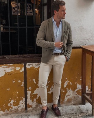 Comment porter des mocassins bordeaux