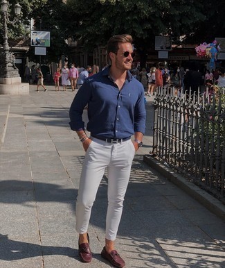 Comment porter des mocassins bordeaux