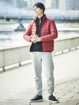 Comment porter une veste bordeaux quand il fait froid