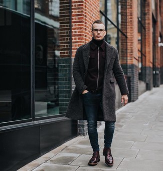Comment porter une veste bordeaux quand il fait froid