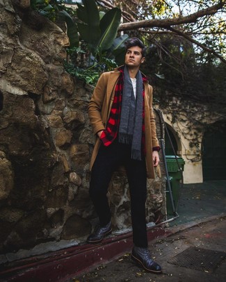 Comment porter une veste bordeaux quand il fait froid