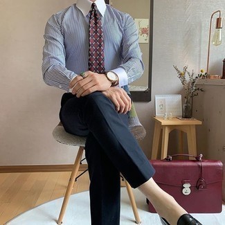 Comment porter une serviette en cuir bordeaux