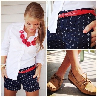 Comment porter un collier bordeaux