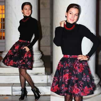 Comment porter un collier bordeaux