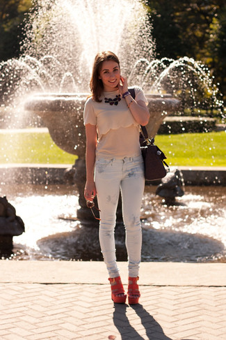 Comment porter un collier bordeaux