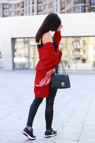 Comment porter un gilet bordeaux pour un style decontractés