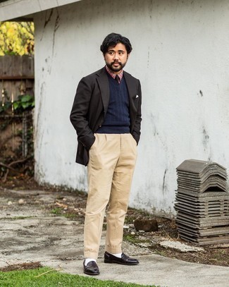 Comment porter une chemise de ville écossaise bordeaux