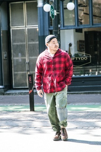 Comment porter une chemise à manches longues en flanelle écossaise bordeaux