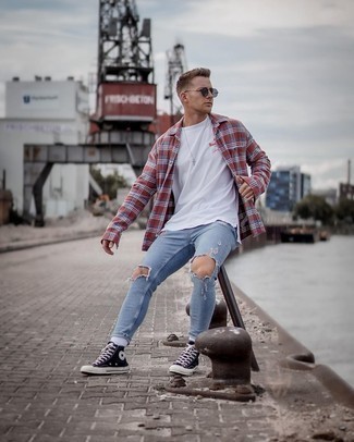 Comment porter une chemise à manches longues en flanelle écossaise bordeaux