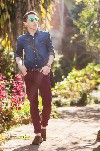 Comment porter un jean skinny bordeaux