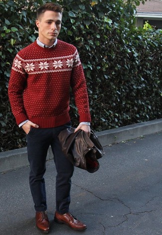 Comment porter un pull bordeaux