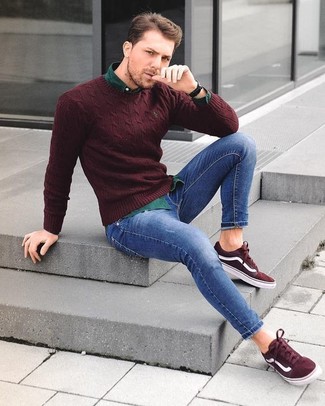 Comment porter un pull bordeaux pour un style decontractés