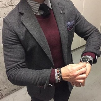 Comment porter un pull bordeaux