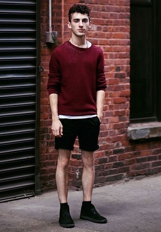 Comment porter un pull bordeaux en été