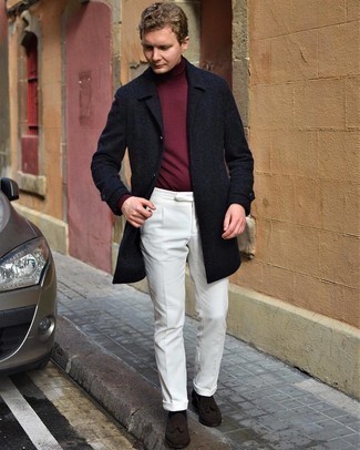 Des slippers à porter avec un pull à col roulé bordeaux