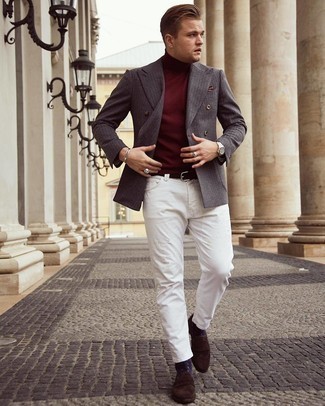 Des slippers à porter avec un pull à col roulé bordeaux
