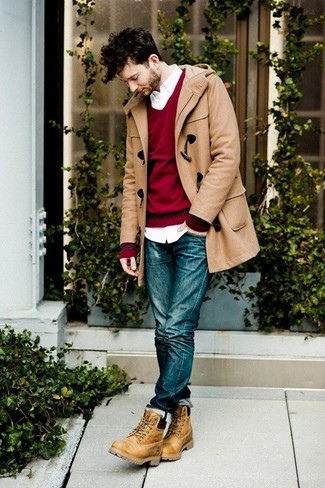 Comment porter un pull à col en v bordeaux