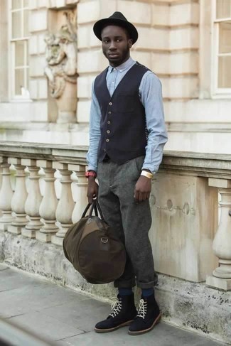 Comment porter une montre bordeaux au printemps
