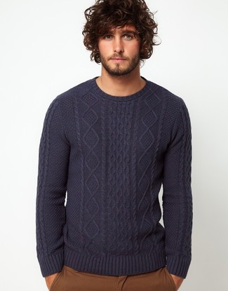 Comment porter un pull torsadé avec un pantalon chino