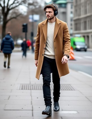 Comment porter un pull torsadé pour un style chic decontractés quand il fait froid