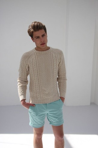 Comment porter un pull torsadé pour un style decontractés quand il fait chaud