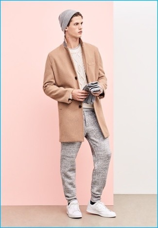 Comment porter un pull torsadé pour un style decontractés quand il fait frais