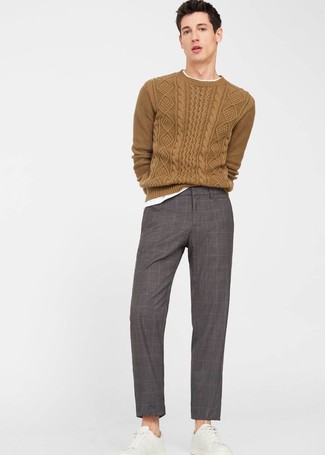 Comment porter un pull torsadé