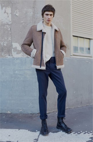 Comment porter un pull torsadé pour un style chic decontractés quand il fait froid