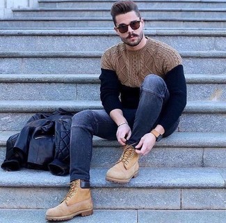 Comment porter un pull torsadé pour un style decontractés quand il fait chaud
