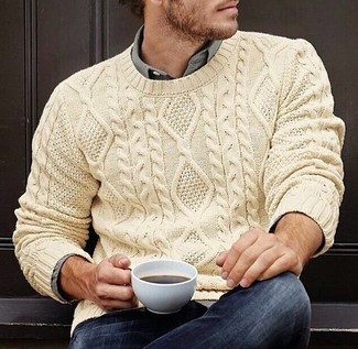 Comment porter un pull torsadé pour un style decontractés quand il fait chaud