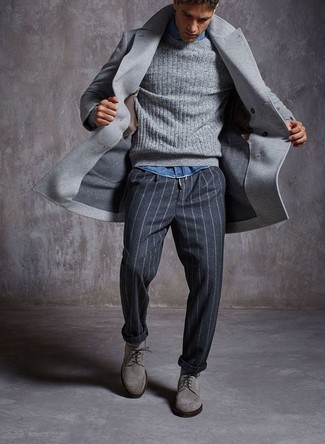 Comment porter un pull torsadé pour un style chic decontractés quand il fait froid