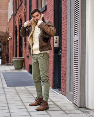 Comment porter un pull torsadé en hiver