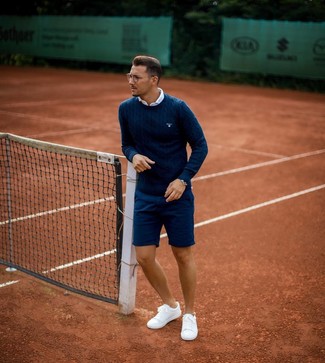 Comment porter un pull torsadé pour un style decontractés en été