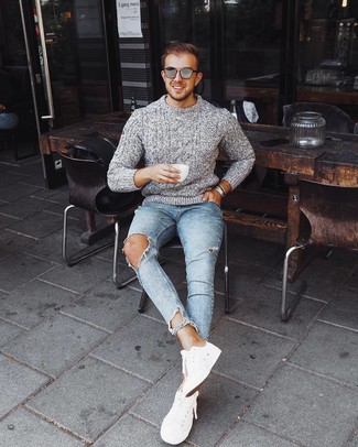Comment porter un pull torsadé pour un style relax quand il fait chaud